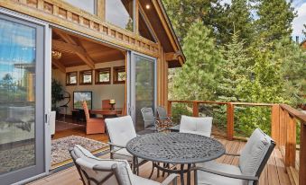 Luxury Mountain Chalet Deck w/ BBQ & Lake Views