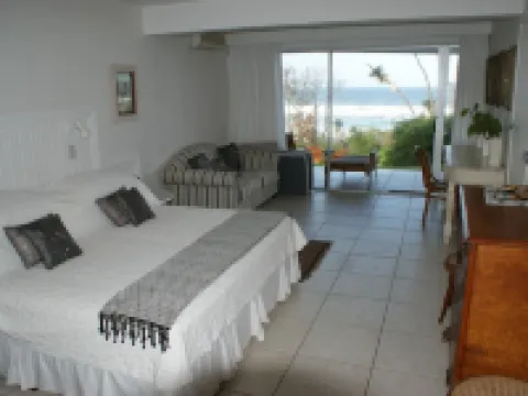 The Pink Lodge on the Beach Hotels in George