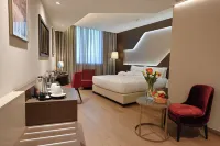 Doubletree by Hilton Yerevan City Centre - غرفة مطلة على الجبل