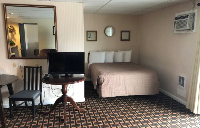 Colonial Inn Ellsworth