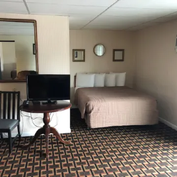 Colonial Inn Ellsworth