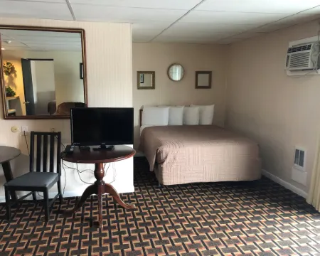 Colonial Inn Ellsworth Hotels in Ellsworth