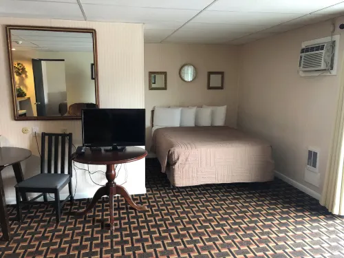 Colonial Inn Ellsworth فنادق في Ellsworth