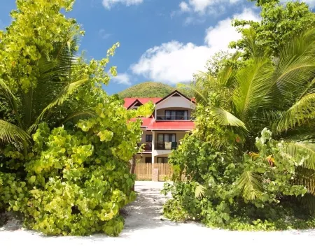 L'Hirondelle Self Catering Guest House Отели в г. Праслин-Айленд