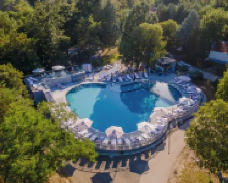 FoRest Village Resort - parking