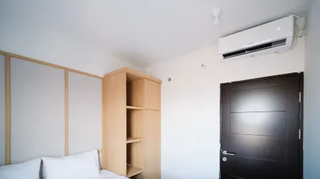 Homey and Comfy 2Br Apartment at Suncity Residence Отели в г. Sidoarjo