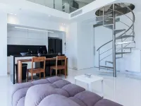 Marousi 2 Bd Luxury Living w Shared Pool Hôtels à : Maroussi