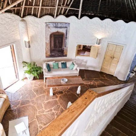 Cozy Family room, shared bath