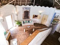 Cozy Family room, shared bath