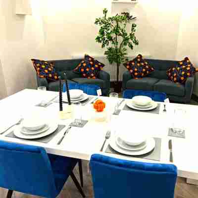 Darlington Suites by SA Stays Dining/Meeting Rooms