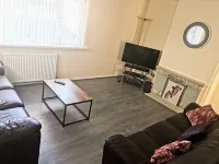 3Bed Full House - Free Parking - Family Friendly!