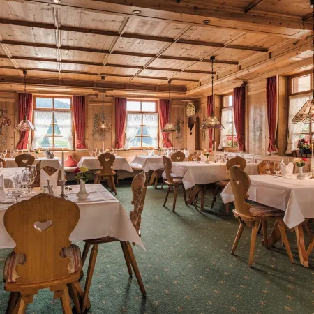 Hotel Sonne Post mit Schwimmbad Отели в г. Титизее-Нойштадт