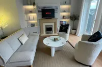 3-Bed Apart Sleeps 5 w Garden Parking & Pets Ok - Condos