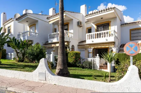 La Campana Apt with Pool by Costarentals - Ref 60 Отели в г. Михас