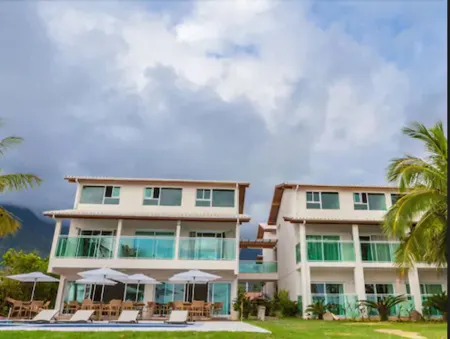 Amora Hotel Maresias Отели рядом с достопримечательностью «Camping e Bar do Cacau - Praia de Santiago»