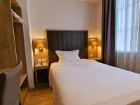 Hôtel Mary's - Caen Centre Gare Sncf Hotels in Caen
