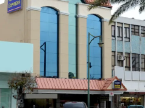 ホテル マデロ エクスプレス モンテレーのホテル