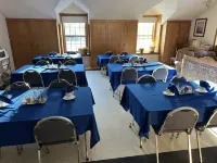 7 Gables Inn & Suites - breakfast