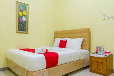 RedDoorz Syariah @ Puri Kalijaga Street Hotel dekat Taman Doa Regina Rosari