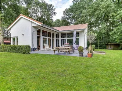 Country House with Fireplace at Bedafse Bergen