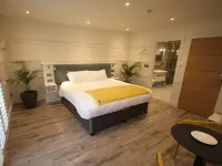 Quinlan & Cooke Boutique Townhouse and QCs Seafood Restaurant