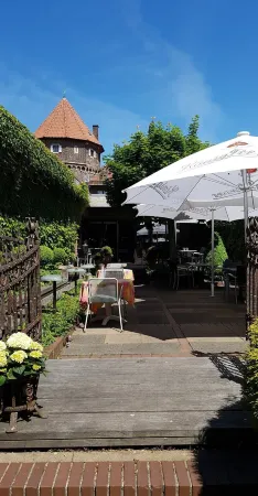 Burghotel Pass Отели в г. Зюдлон