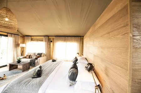 Mavela Game Lodge Отели рядом с достопримечательностью «Thanda Safari - Private Game Reserve»