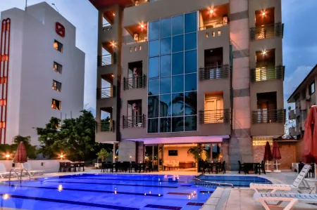 Lara Park Hotel Отели рядом с достопримечательностью «Lara Beach»