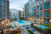 Sentral Union Station - Rooftop Pools