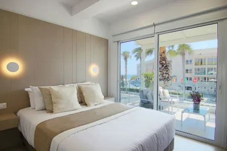 Phaedrus Living: Seaview Luxury Flat Limnaria 114 Отели рядом с достопримечательностью «Царские гробницы»