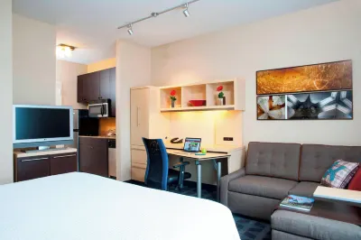 TownePlace Suites des Moines Urbandale Các khách sạn gần Paragon Prairie Tower
