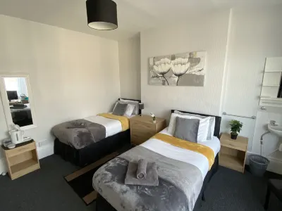 OYO Tudor Lodge - Redcar Beach Hotels near The Teesside Coffee Company