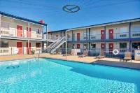 Sea and Breeze Hotel and Condo - parking