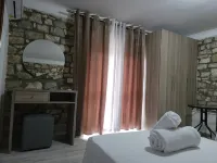 Te Gjyshi (at Grandfather) Hotels in Berat