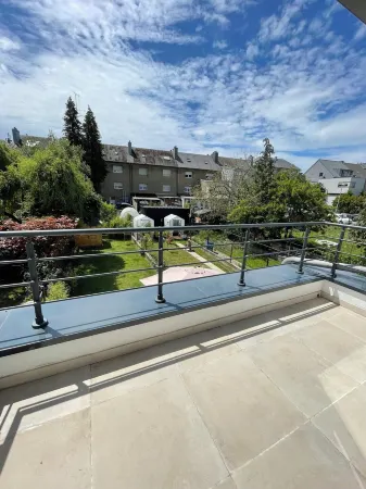 Modern Townhouse with Private Garden