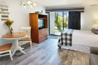 The Shores Lakeside Condo Unit 5680 Hotels in Acme Township
