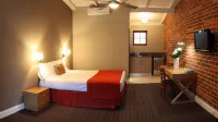 Rose & Crown Hotel Hotels in Middle Swan