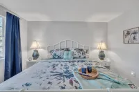 Serenity Retreat: Charming Home Near Attractions! 3 Bedroom Home by RedAwning