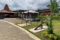Capital O 93437 Embung Banteran CottageNearLapangan Banteran Hotel di Padamara