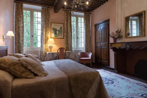 Hostellerie le Beffroi فنادق في Seguret