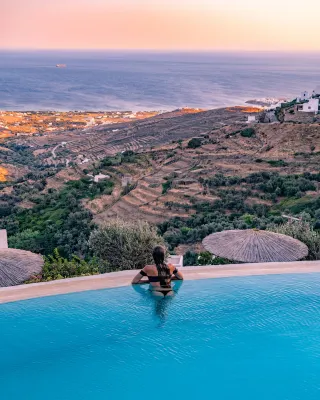 Aeolis Tinos Suites Hôtels à : Ormos Agiou Ioanni