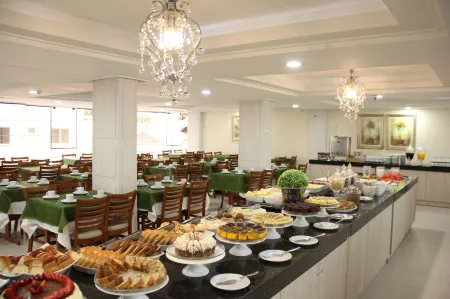 Hamburgo Palace Hotel Отели в г. Балнеариу-Камбориу