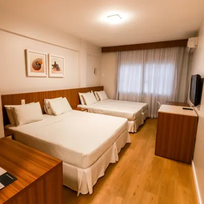 Hotel Pires Hotel berhampiran Pantai Buraco