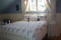 Water Bay Villa Bed & Breakfast