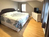 Charming Full Home in Downtown Escanaba – Walk to Beach, Park, and Marina! エスカナーバのホテル