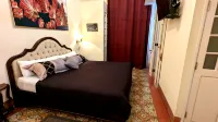 Old Havana Hideaway with King-Sized Bed & Private Balcony