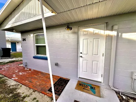 Cottage 34: Coconut Cottage - Waterfront Lodging in Downtown Tavares, FL