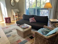 Artful 2-bedroom condo with fiber WiFi in vibrant Oakland - secure parking