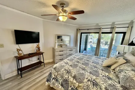 Ocean View and Free Daily Admissions - Stunning Coastal Retreat