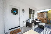 Cozy Space with Modern Kitchen and Fast Wifi - Charming Ranch Retreat